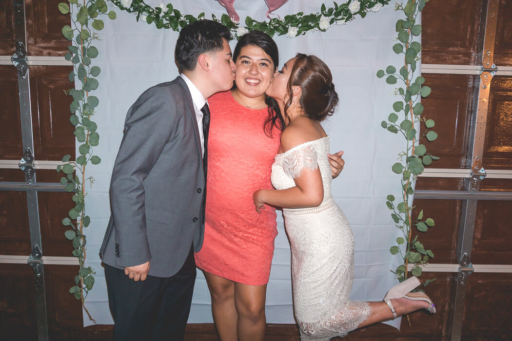  Photos by Elizabeth Benavidez 