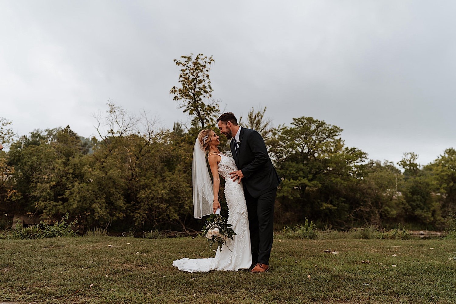 Newly wed portraits along the fox river