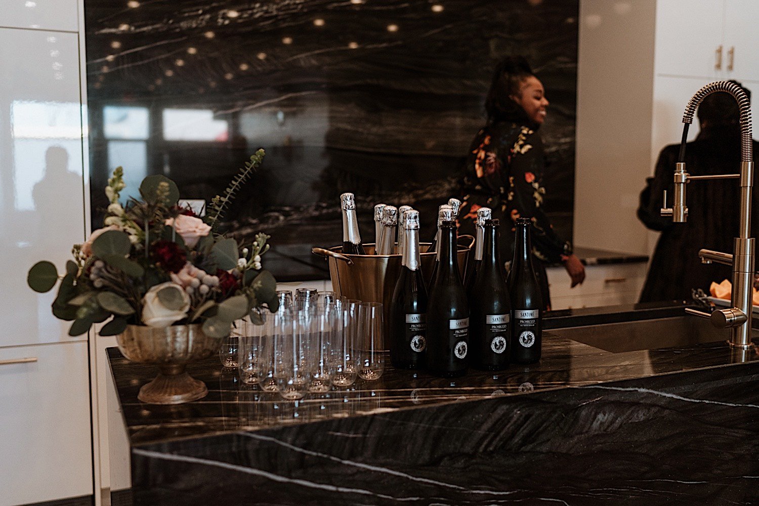 Image of champagne and glasses before a wedding
