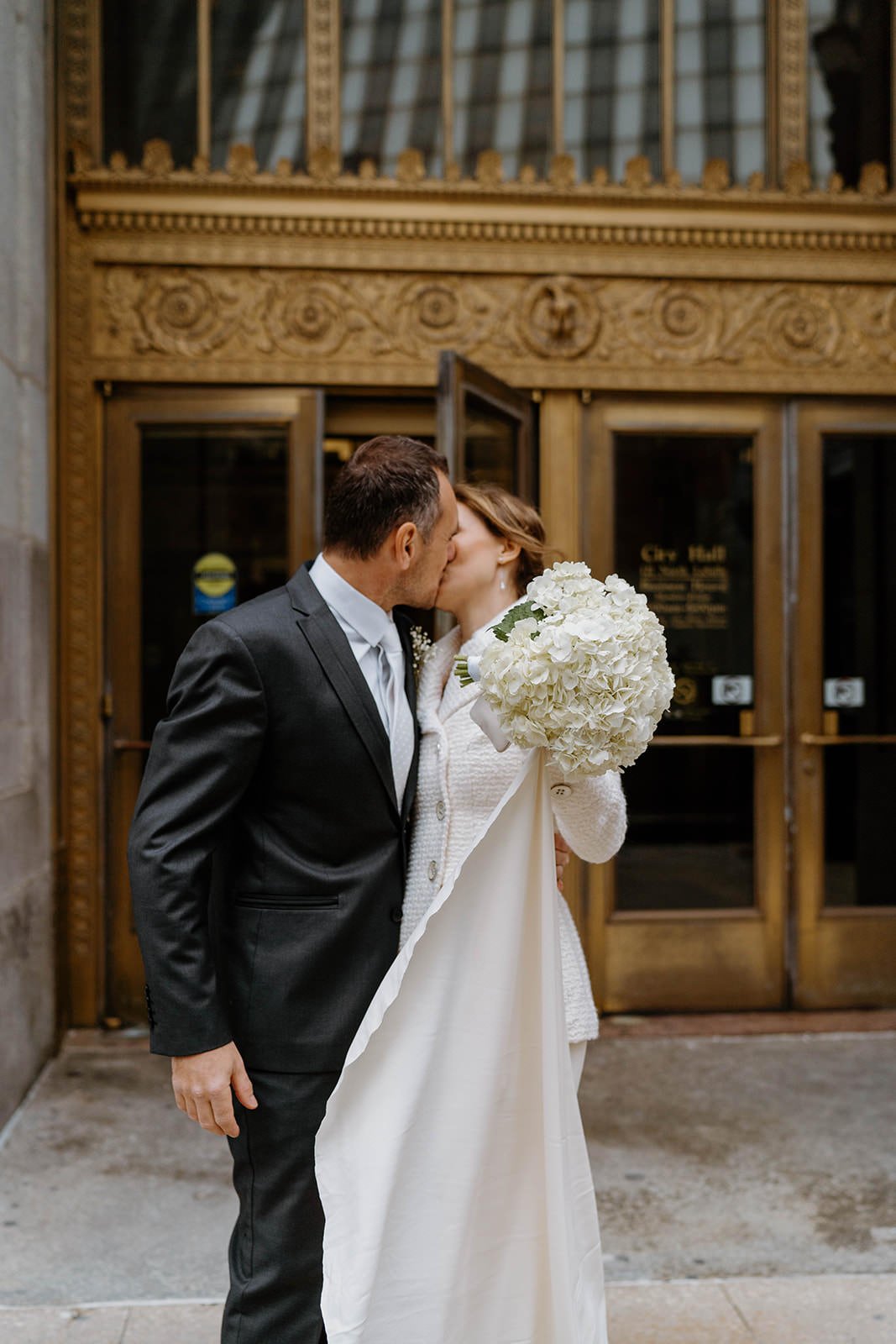 What to wear to your winter city elopement