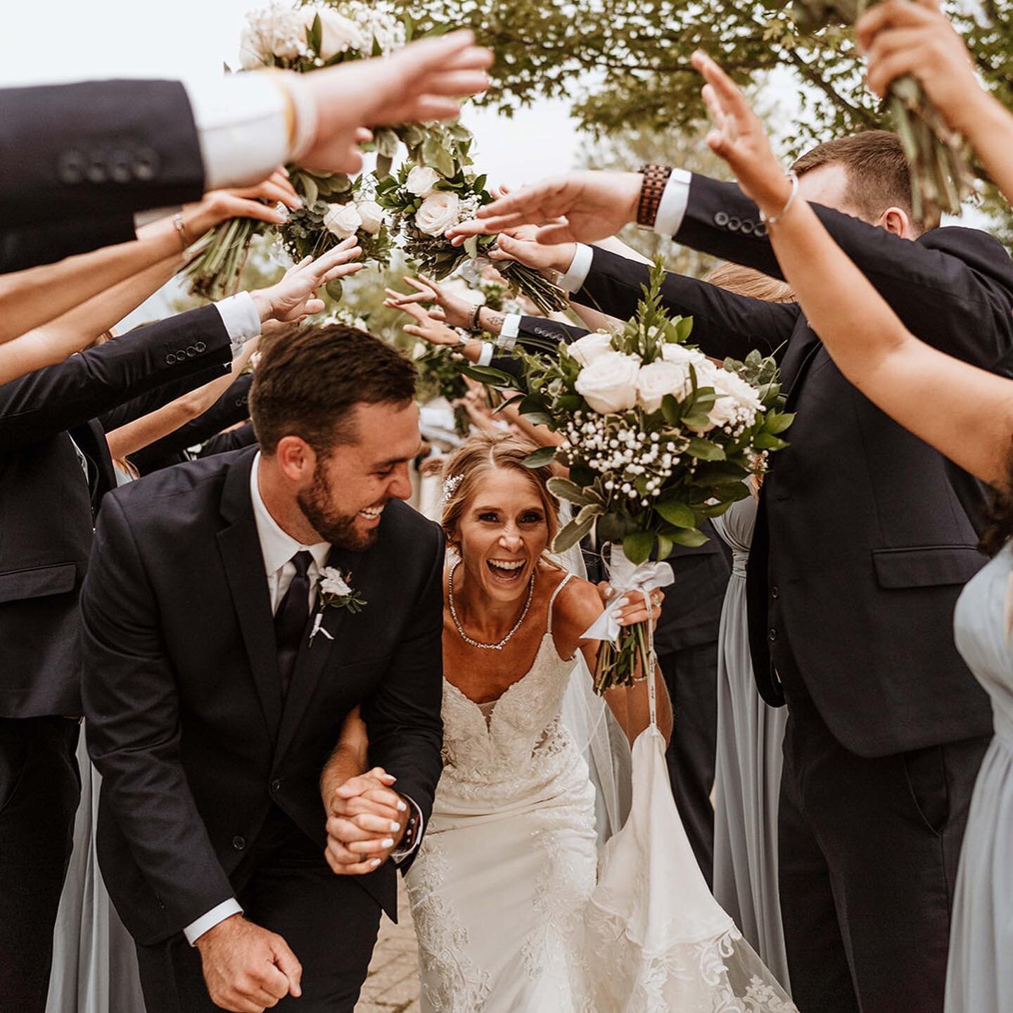Happy first anniversary to Kelly and Bruyn!! 

I honestly can&rsquo;t believe it&rsquo;s been a whole year!! Seems just like yesterday when we partied it up at @highlandlofteventvenue 

From strangers, to my wedding couple, to life long friends ?